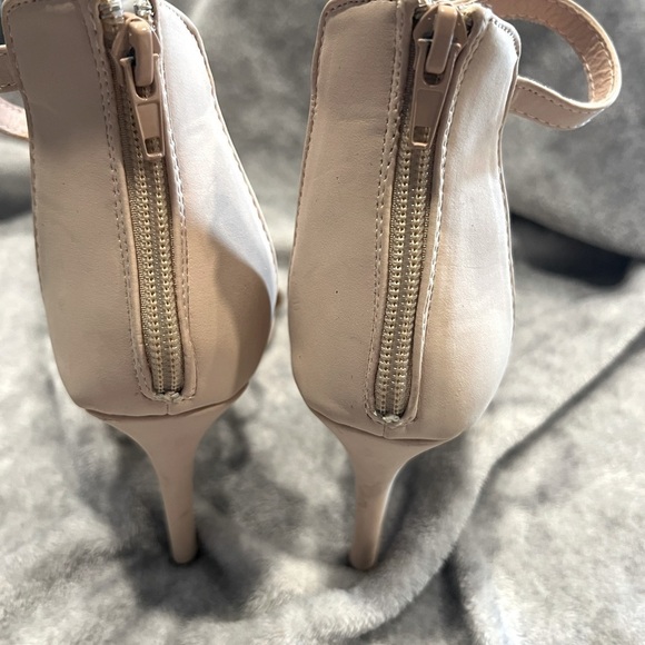 Strapped sandal  heels - Picture 3 of 4